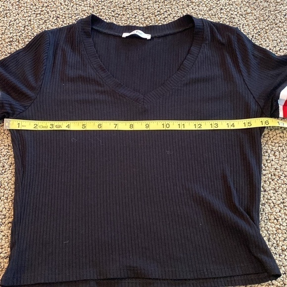 Tres Bien Black Ribbed V-Neck Shirt Size Large in EUC - Picture 8 of 9